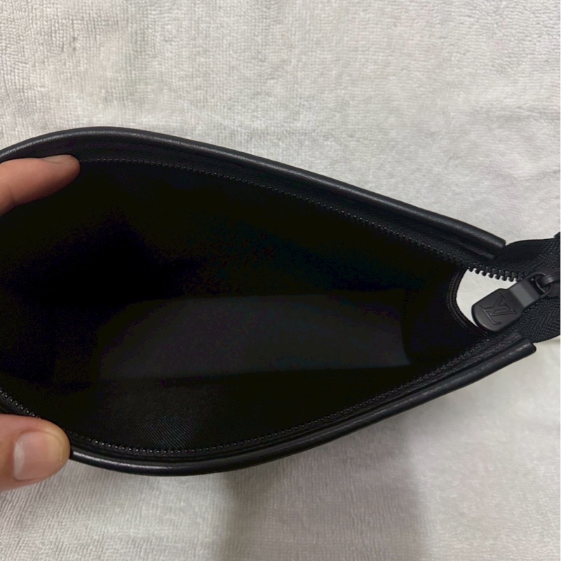 LV Monogram Shadow Gaston 經典滿版花紋織帶皮革二合一斜背包(黑) (型號M81115)-11