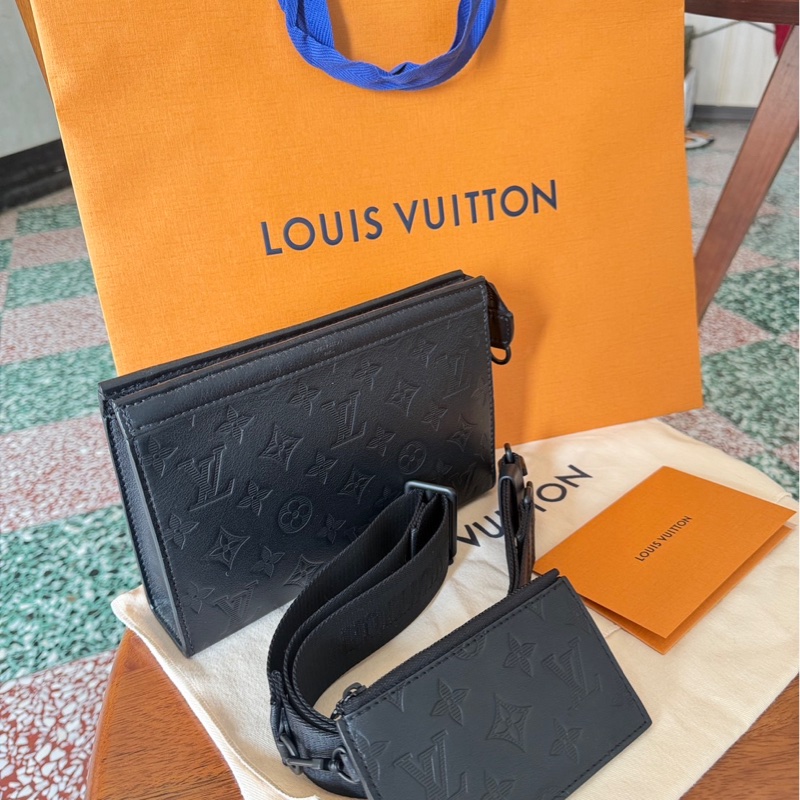 LV Monogram Shadow Gaston 經典滿版花紋織帶皮革二合一斜背包(黑) (型號M81115)-14