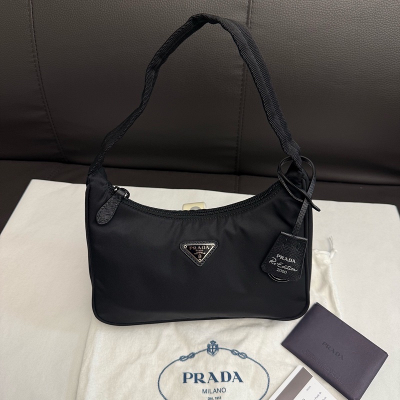 Prada普拉達 黑色hobo腋下包 21年保卡 有塵袋-1