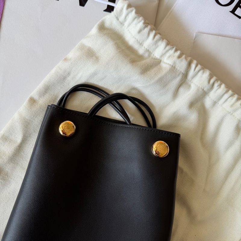 【極新轉售】LOEWE Pebble Mini 迷你水桶包(黑色/金扣)-1