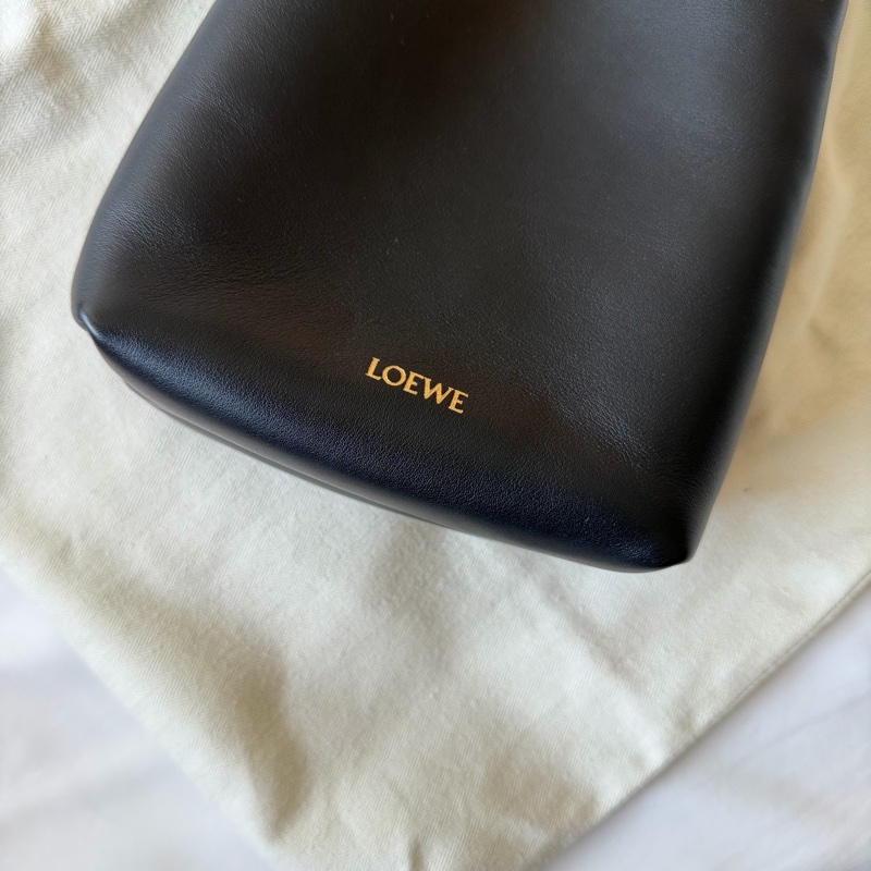 【極新轉售】LOEWE Pebble Mini 迷你水桶包(黑色/金扣)-3