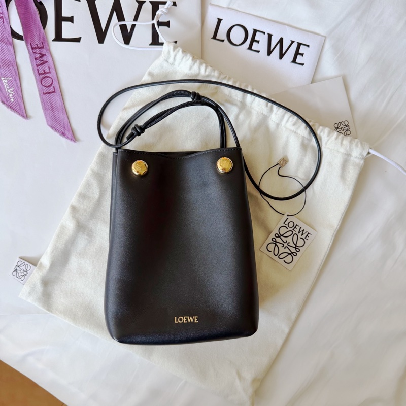 【極新轉售】LOEWE Pebble Mini 迷你水桶包(黑色/金扣)-9