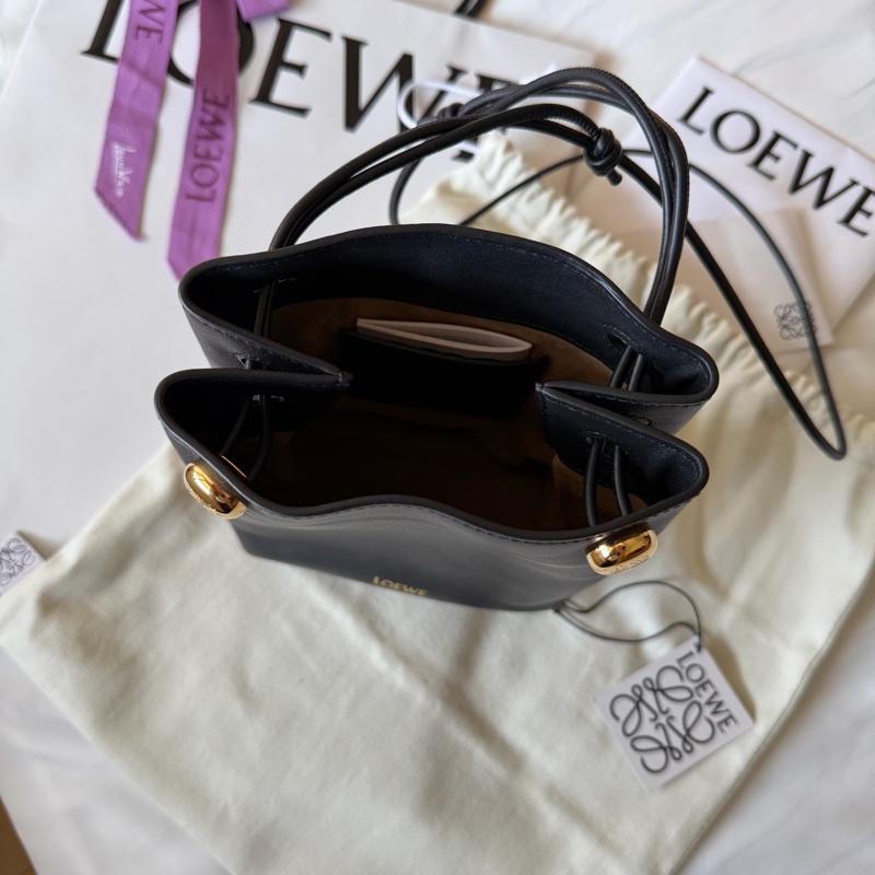 【極新轉售】LOEWE Pebble Mini 迷你水桶包(黑色/金扣)-13