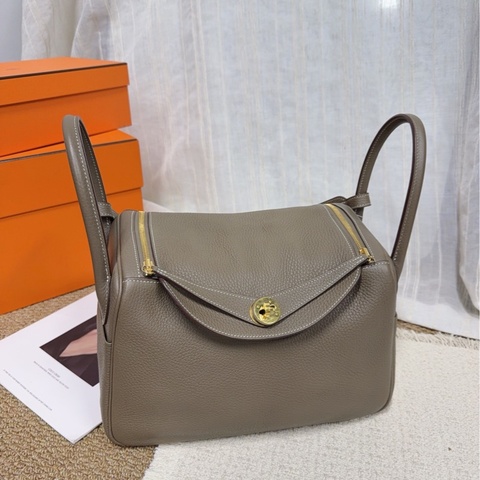 Hermes愛馬仕 lindy30 金釦 大象灰 TC皮 經典Lindy系列，容量適中，日常通勤都很實用