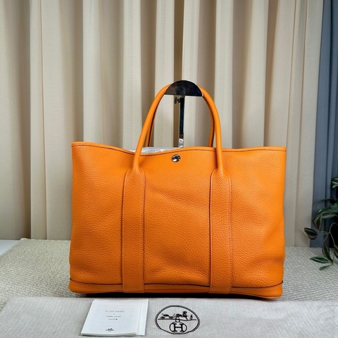 Hermes愛馬仕花園36 橙色托特包 銀扣 皮質細膩 包型飽滿 手提設計 容量大 日常通勤逛街都合適 附件：防塵袋 尺寸：36*18*27cm