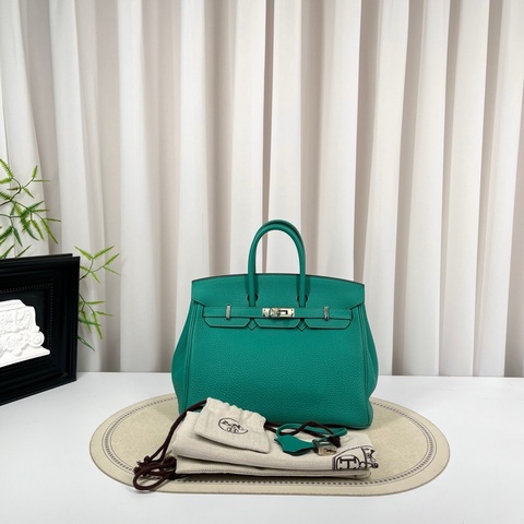 HERMES愛馬仕 Birkin25 togo皮手提包 維羅納綠 復古與精緻的結合 非常年輕又貴氣 尺寸：25*18*13cm 附件：鎖 鑰匙 塵袋