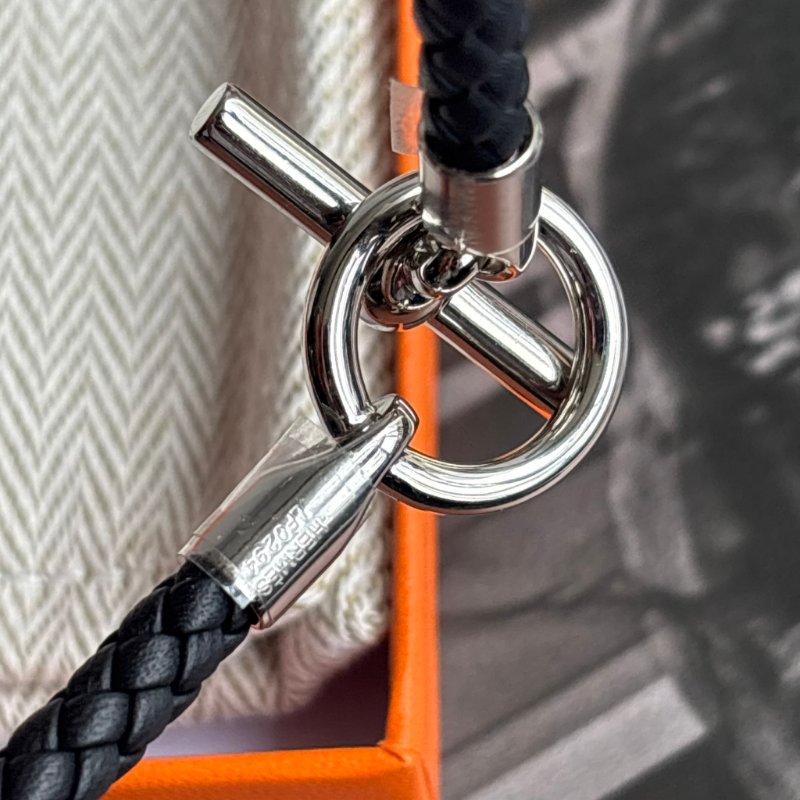 ::HERMES:: 愛馬仕 Glenan Swift小牛皮編織手環(89黑/銀)-3