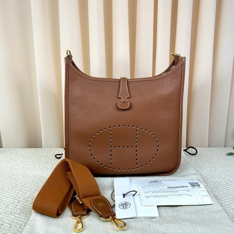 愛馬仕Hermes  Evelyne29 金棕 97新 有肩帶 可單肩可斜挎 附件：防塵袋 吊牌 小票 尺寸：28.5*9*26cm