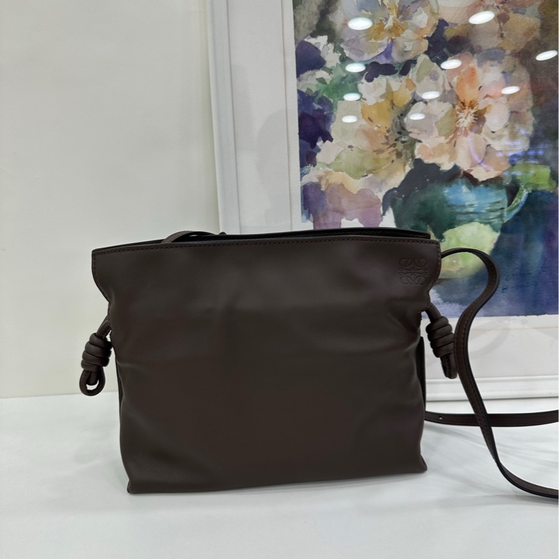 LOEWE 羅意威 Flamenco 福袋包 牛皮 經典抽繩設計-1