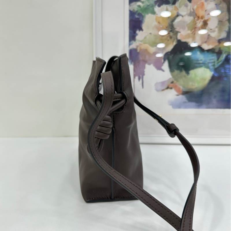 LOEWE 羅意威 Flamenco 福袋包 牛皮 經典抽繩設計-3