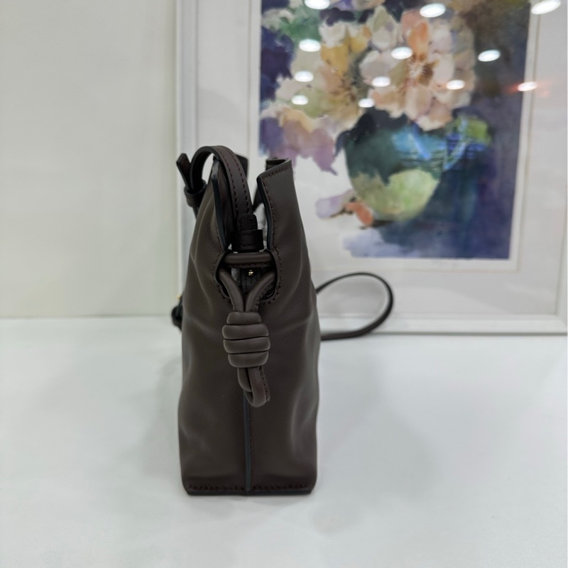 LOEWE 羅意威 Flamenco 福袋包 牛皮 經典抽繩設計-4