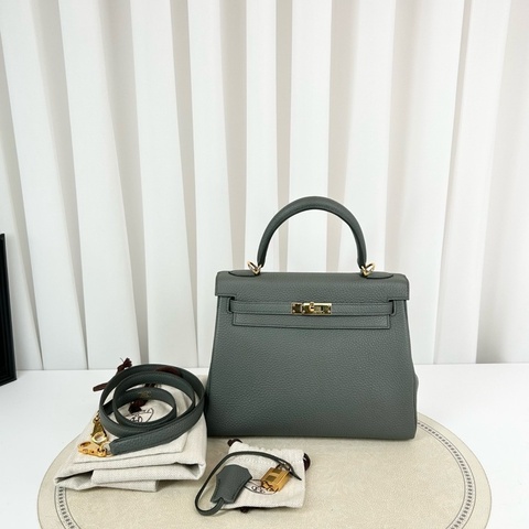Hermes/愛馬仕 閒置未使用 kelly25 C6叢林綠搭配金扣 Togo皮 可手拎可斜挎 尺寸25×17×7cm 附件塵袋