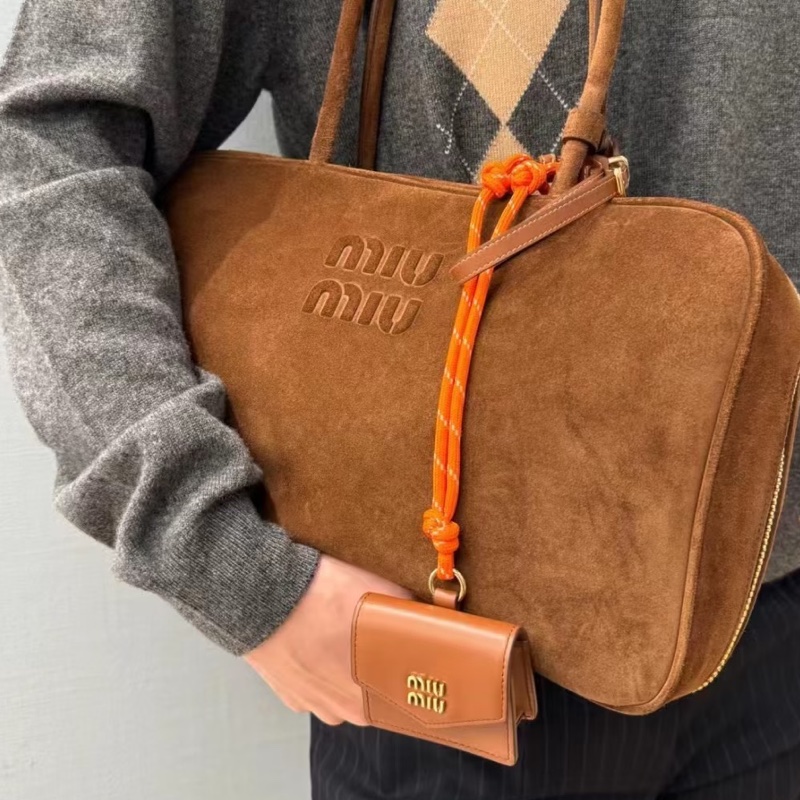 MIUMIU🧢🧢耳機包-0