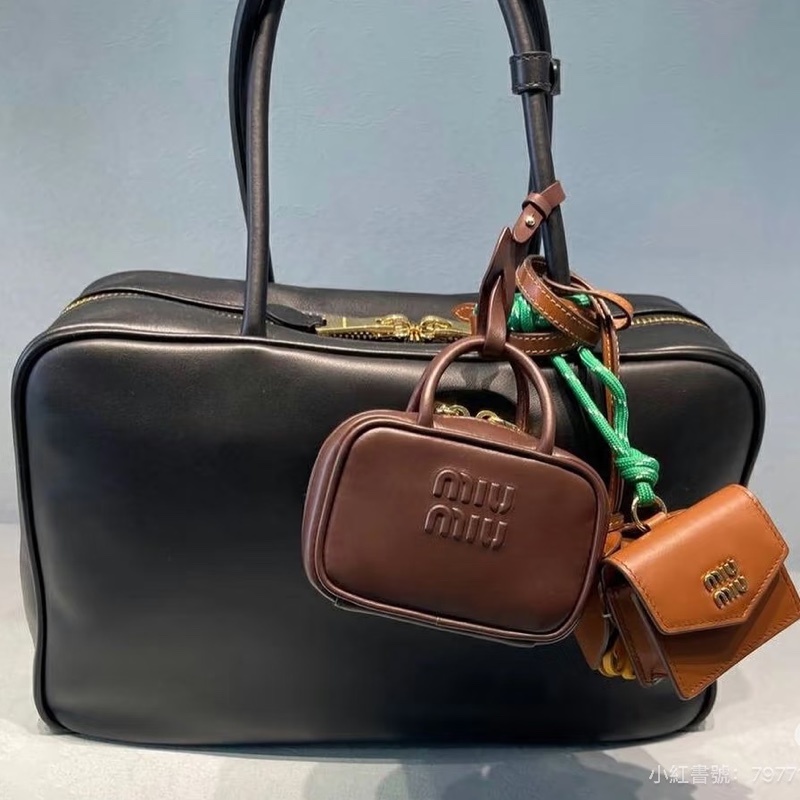 MIUMIU🧢🧢耳機包-3