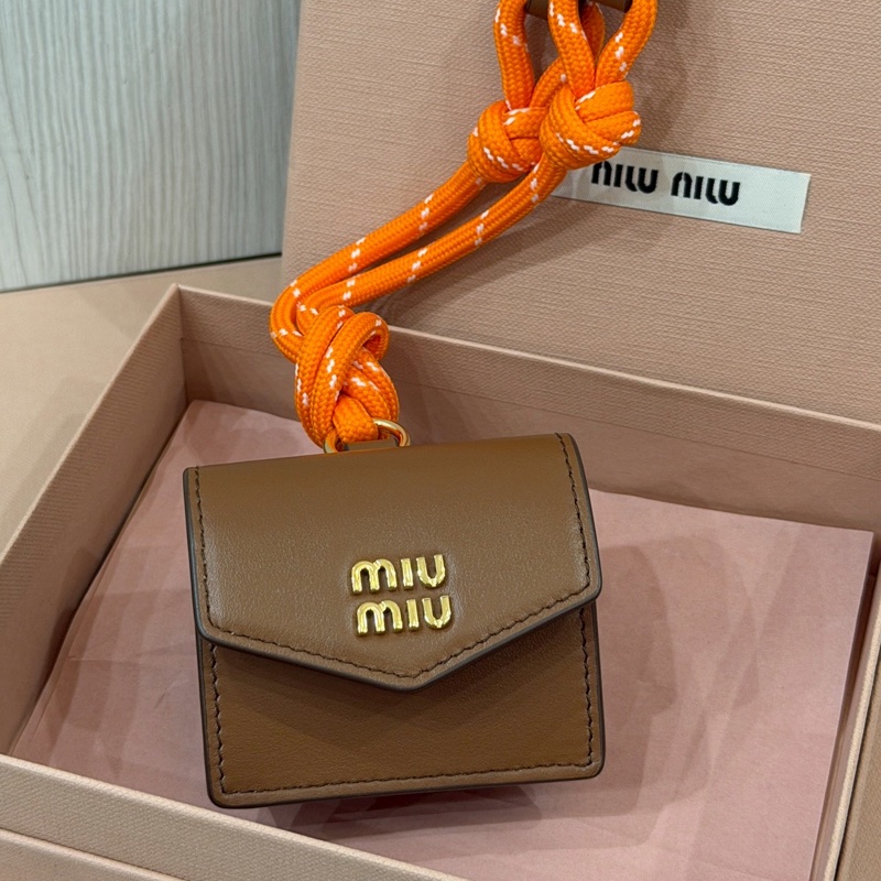 MIUMIU🧢🧢耳機包-9