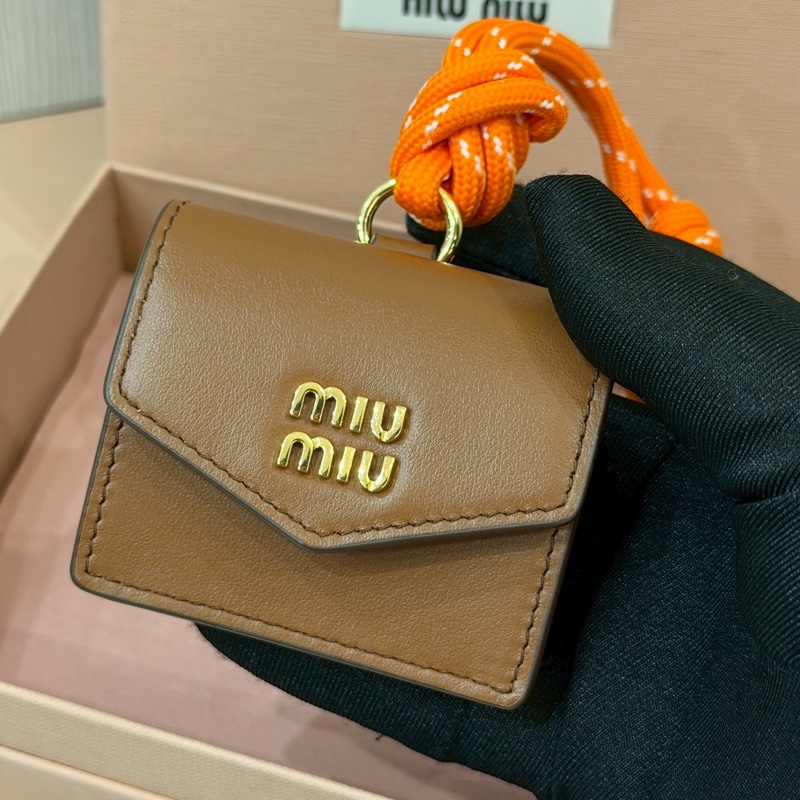 MIUMIU🧢🧢耳機包-11