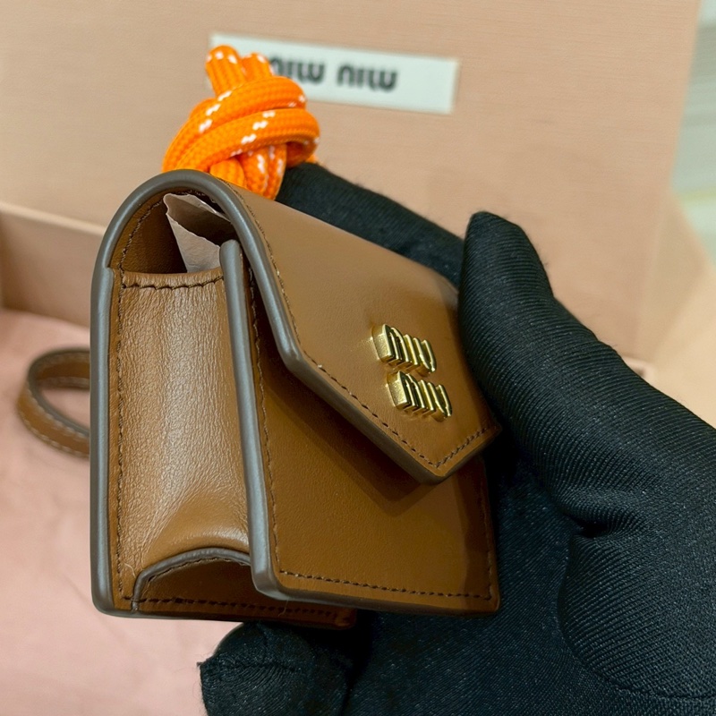 MIUMIU🧢🧢耳機包-12