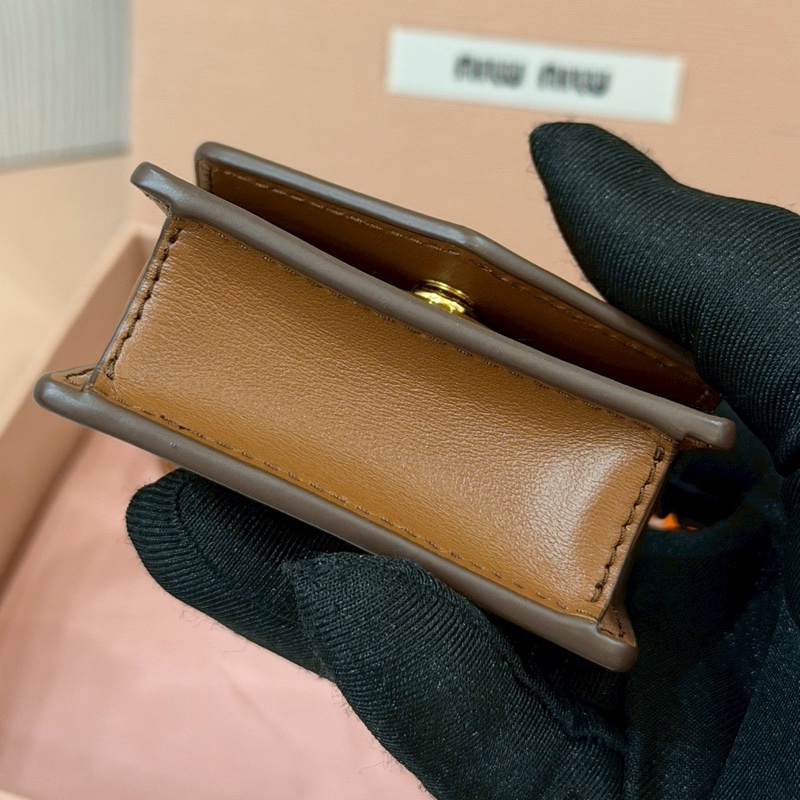 MIUMIU🧢🧢耳機包-13