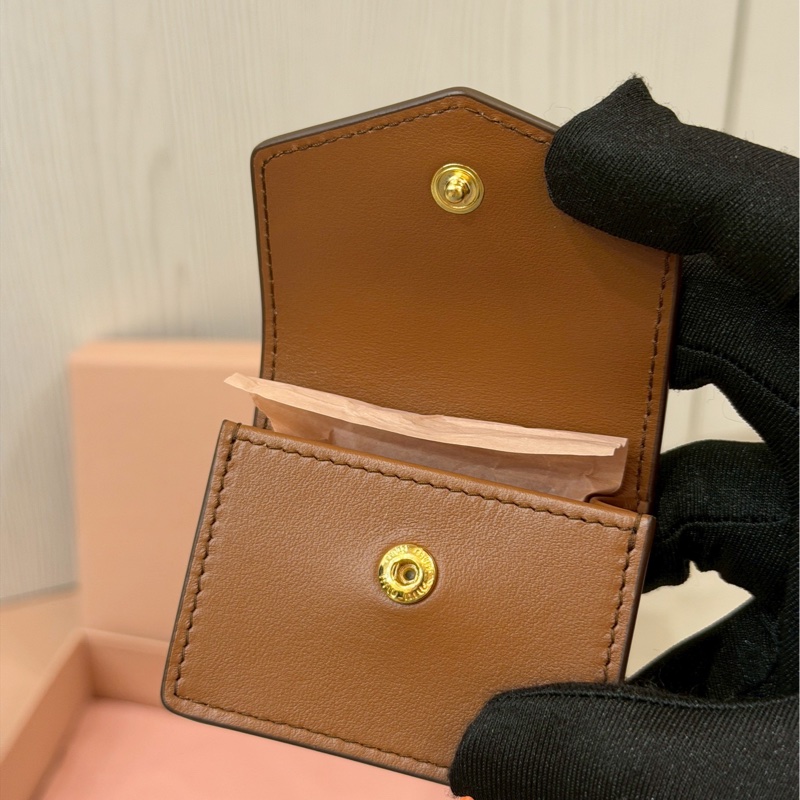 MIUMIU🧢🧢耳機包-16