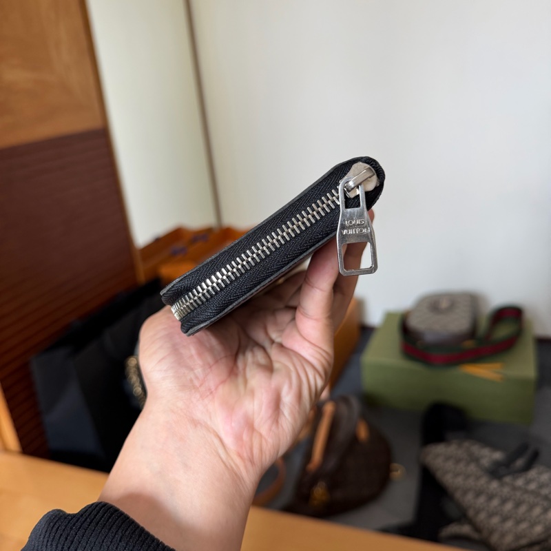 Lv經典黑棋盤格拉鍊長夾-2