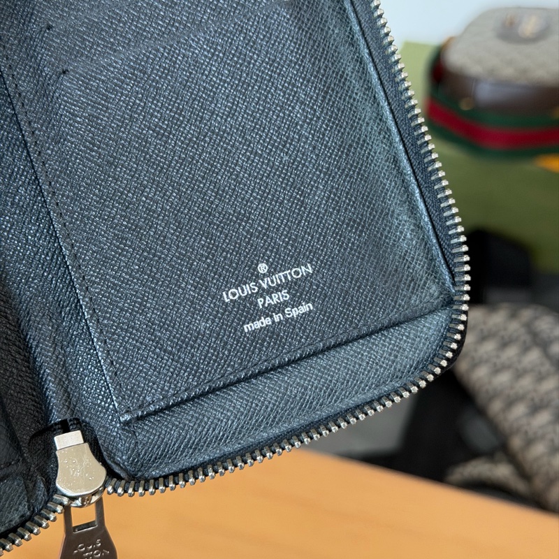 Lv經典黑棋盤格拉鍊長夾-8