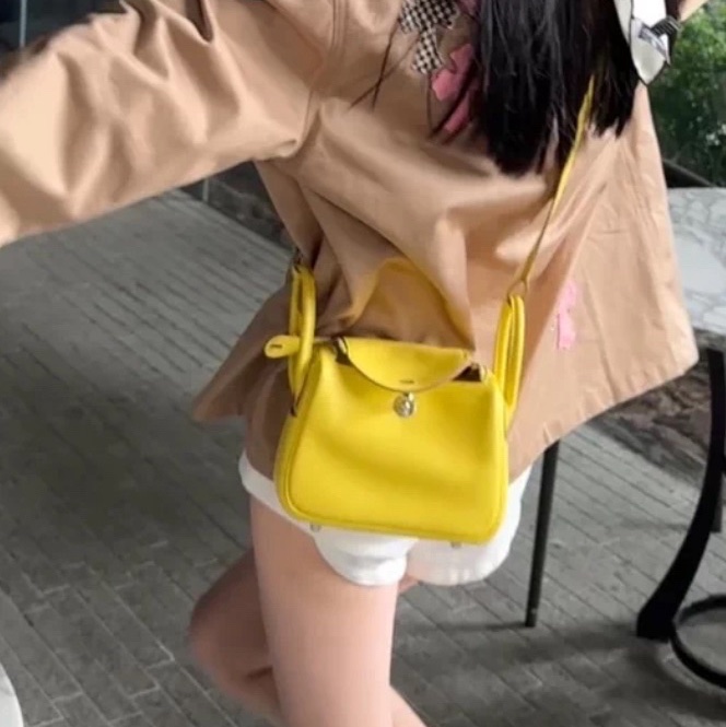 Hermes/愛馬仕 99新 mini lindy 檸檬黃銀扣-5