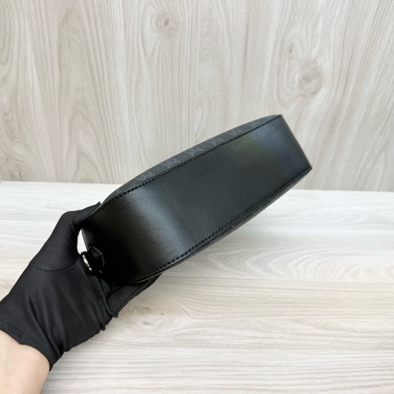 GUCCI送禮🎁GG Supreme帆布藍紅背帶相機包574886-11