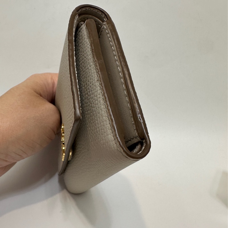 Loewe 米灰牛皮Anagram 6卡三折短夾-1