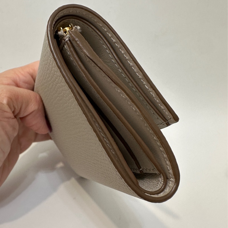 Loewe 米灰牛皮Anagram 6卡三折短夾-2