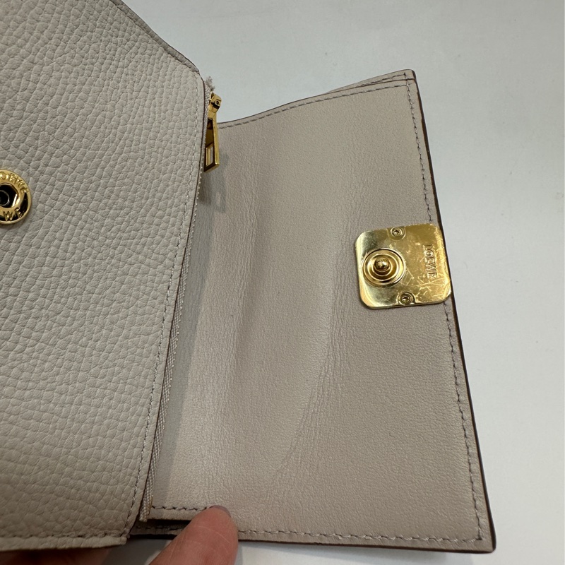 Loewe 米灰牛皮Anagram 6卡三折短夾-7
