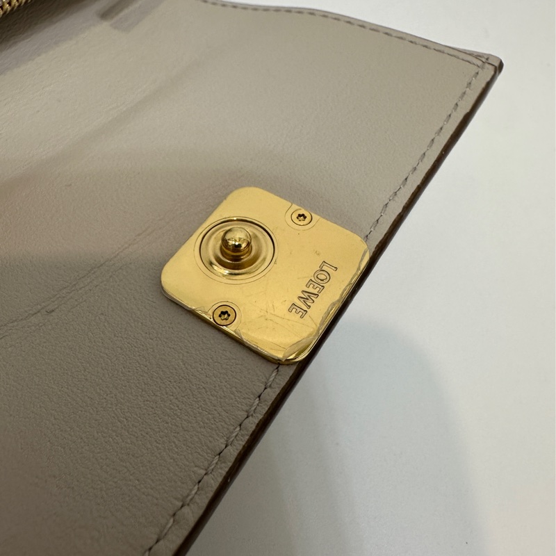 Loewe 米灰牛皮Anagram 6卡三折短夾-9