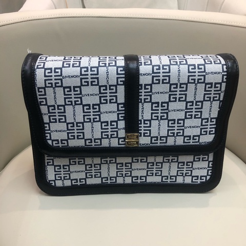 GIVENCHY 復古4G標誌圖案單肩包XA582