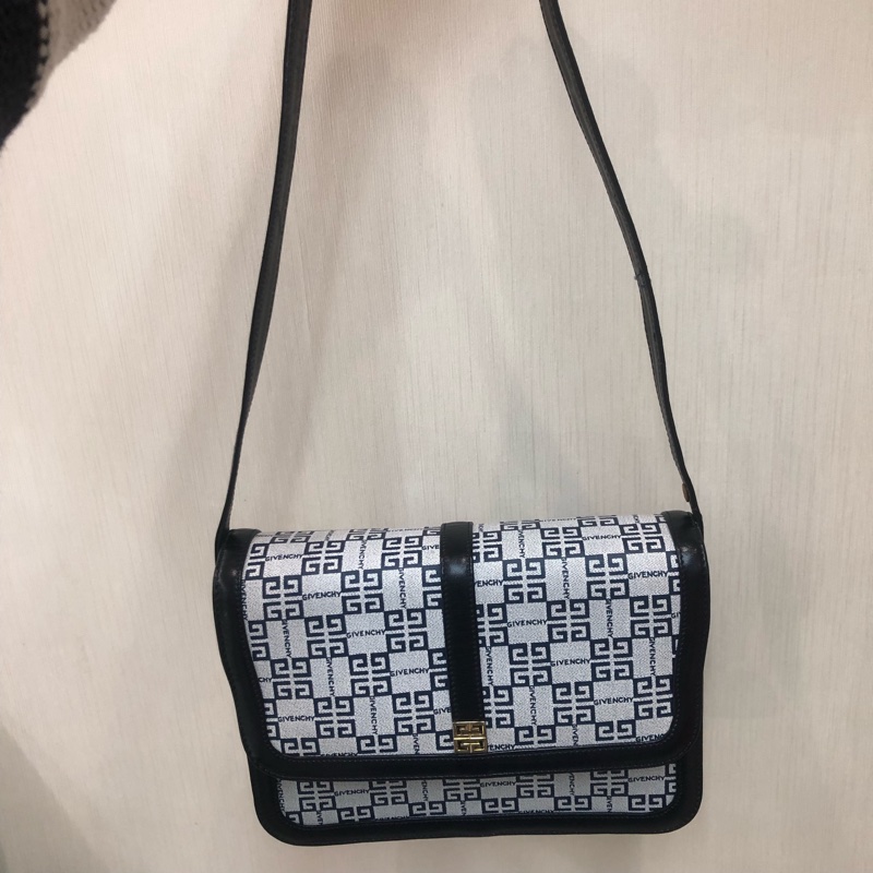 GIVENCHY 復古4G標誌圖案單肩包XA582-4