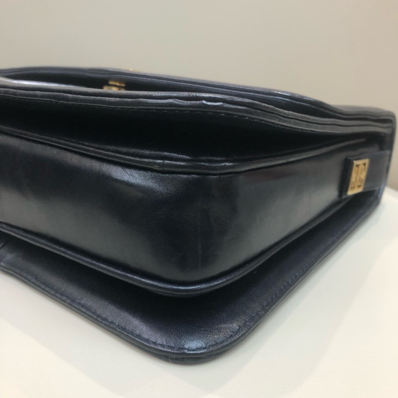 GIVENCHY 復古4G標誌圖案單肩包XA582-12