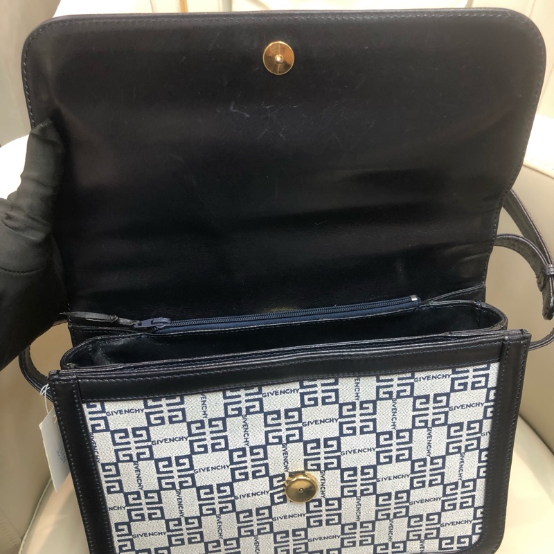 GIVENCHY 復古4G標誌圖案單肩包XA582-17