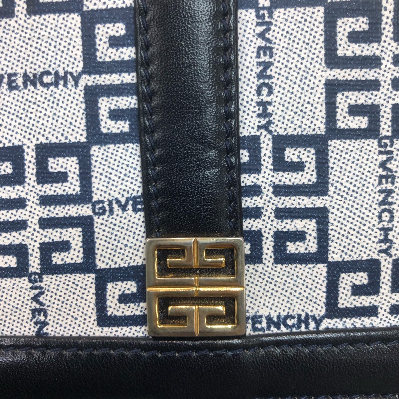 GIVENCHY 復古4G標誌圖案單肩包XA582-20