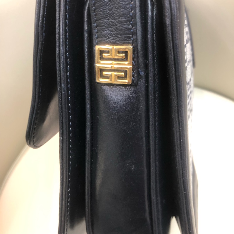 GIVENCHY 復古4G標誌圖案單肩包XA582-22