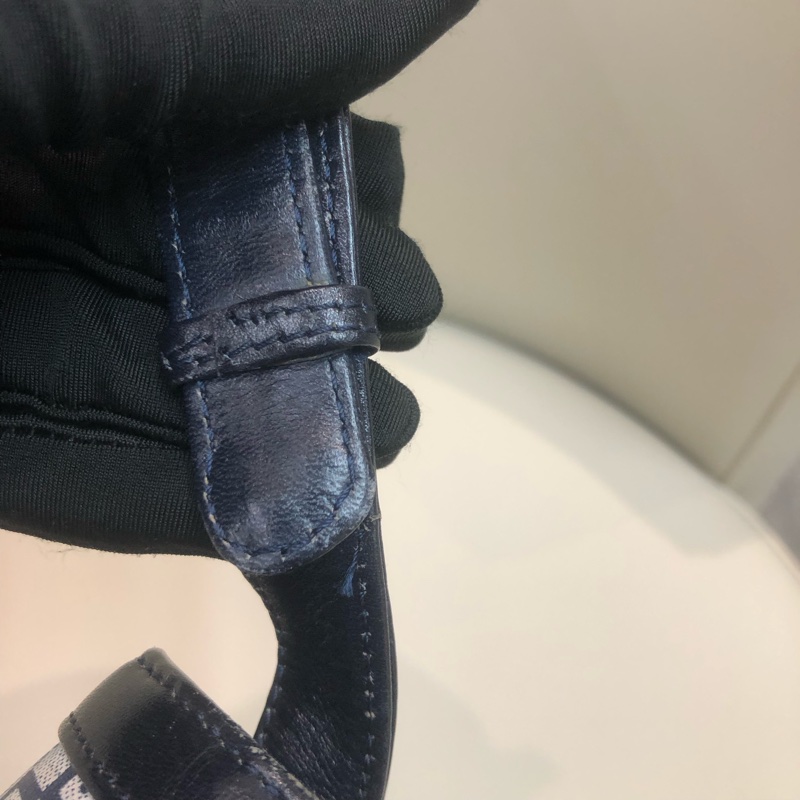 GIVENCHY 復古4G標誌圖案單肩包XA582-31