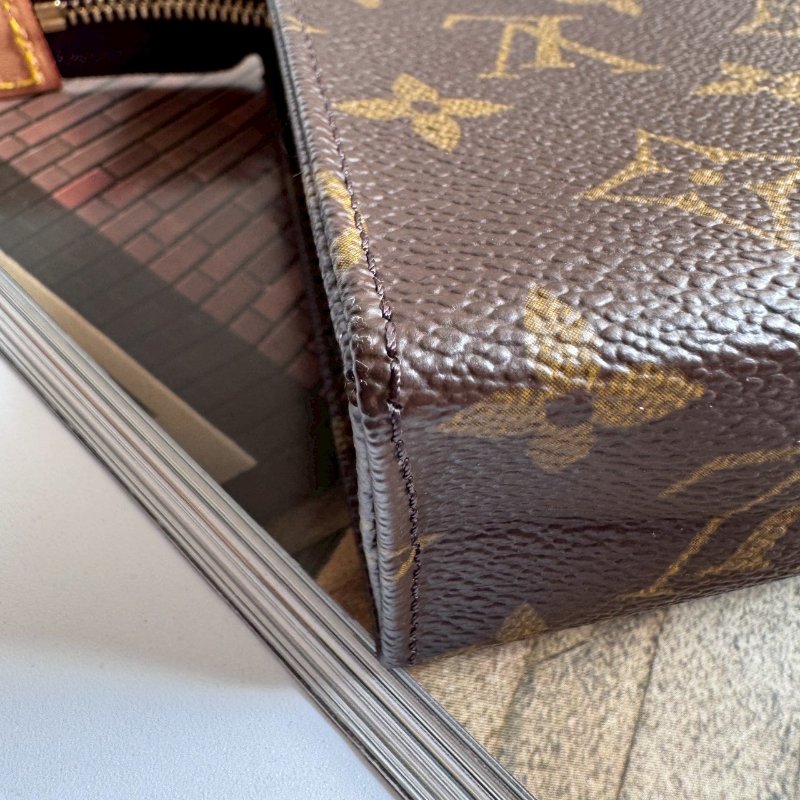 💥小巧超好帶 LV 經典花紋收納包-3