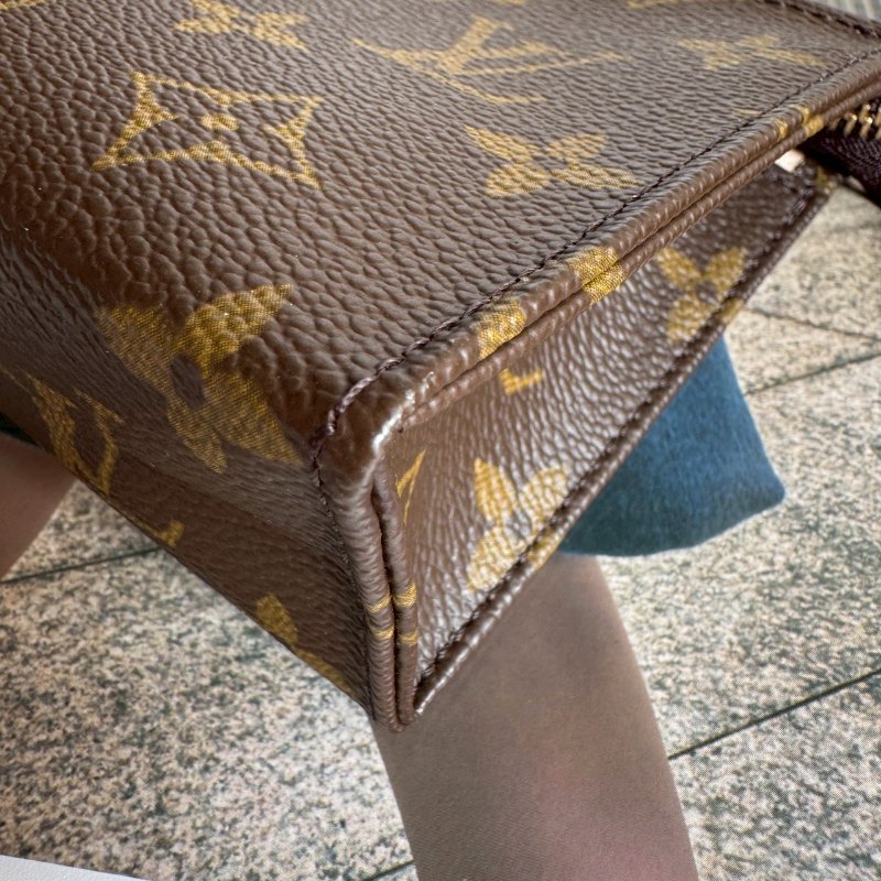 💥小巧超好帶 LV 經典花紋收納包-5