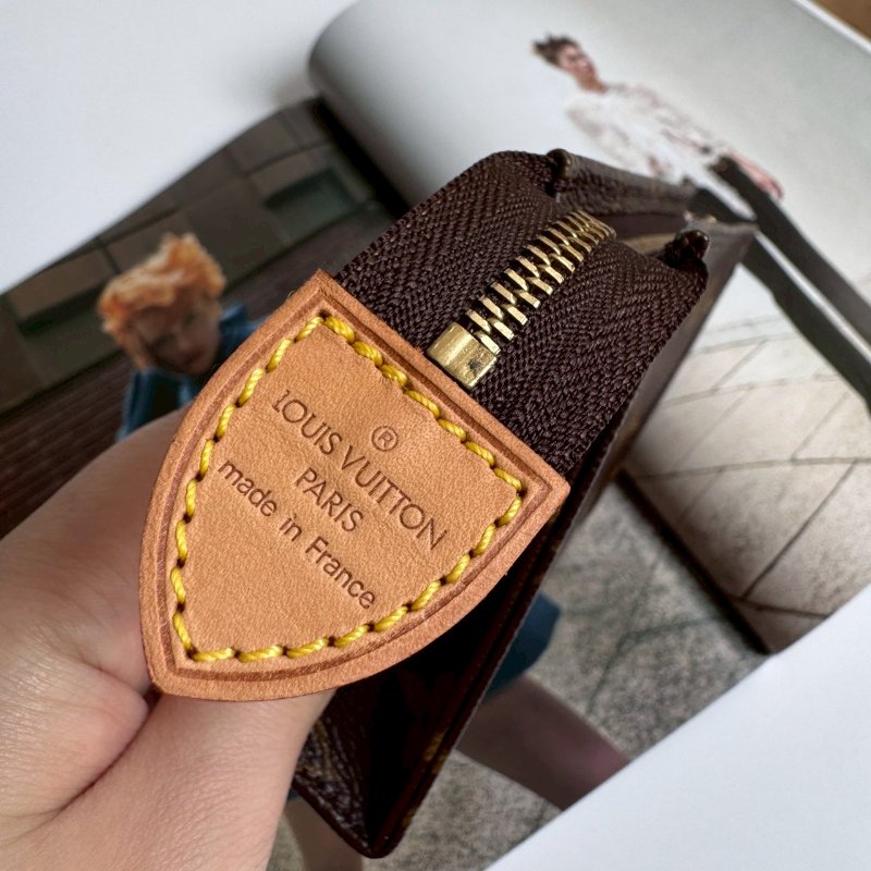 💥小巧超好帶 LV 經典花紋收納包-6