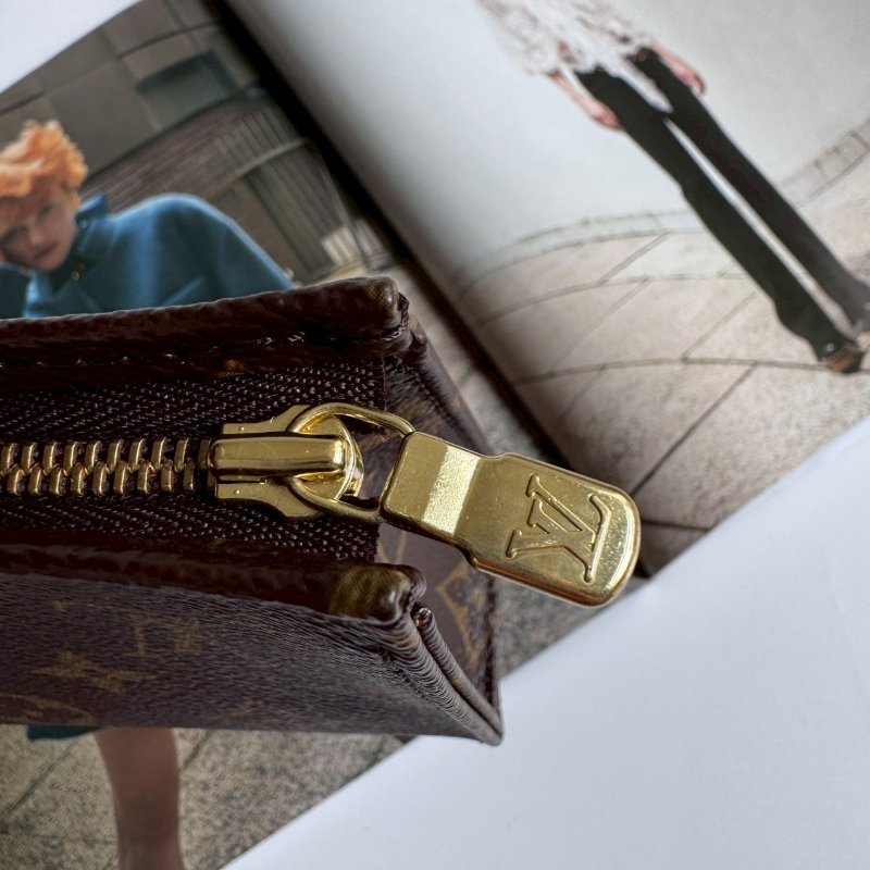 💥小巧超好帶 LV 經典花紋收納包-8