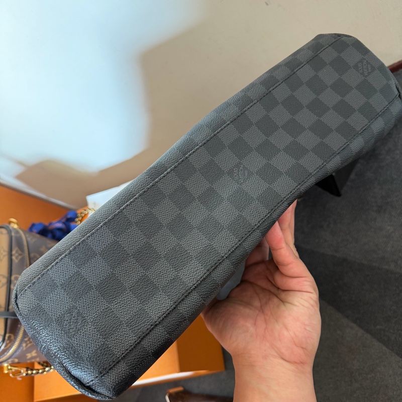 Lv棋盤格側背包(大號)-4