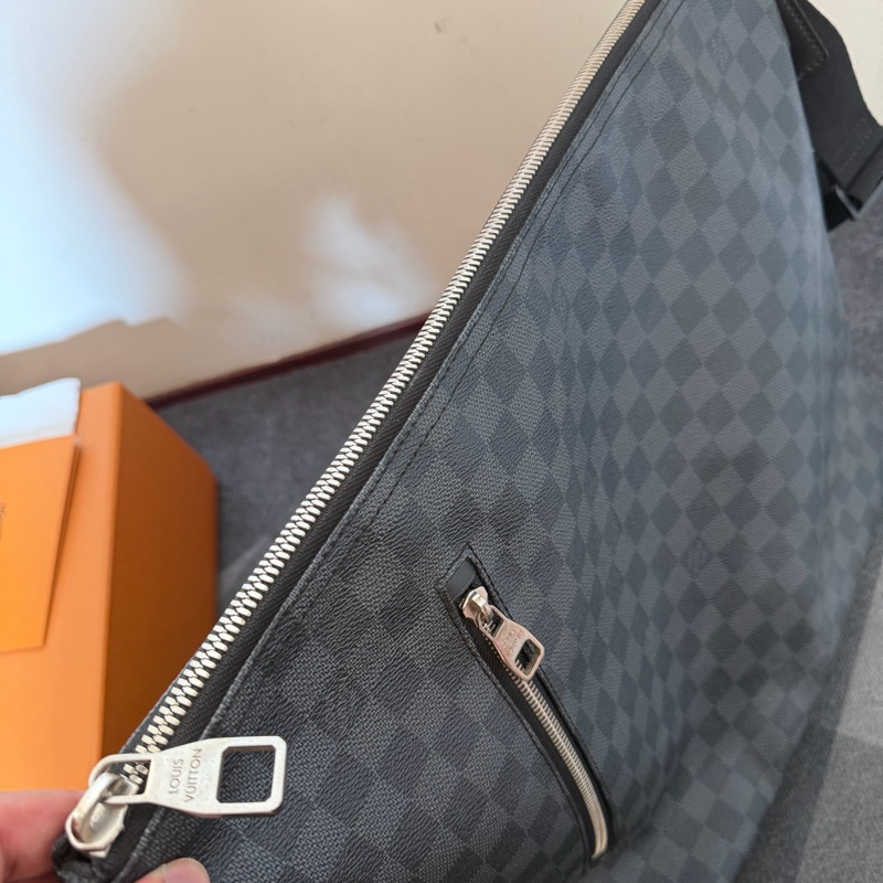 Lv棋盤格側背包(大號)-5
