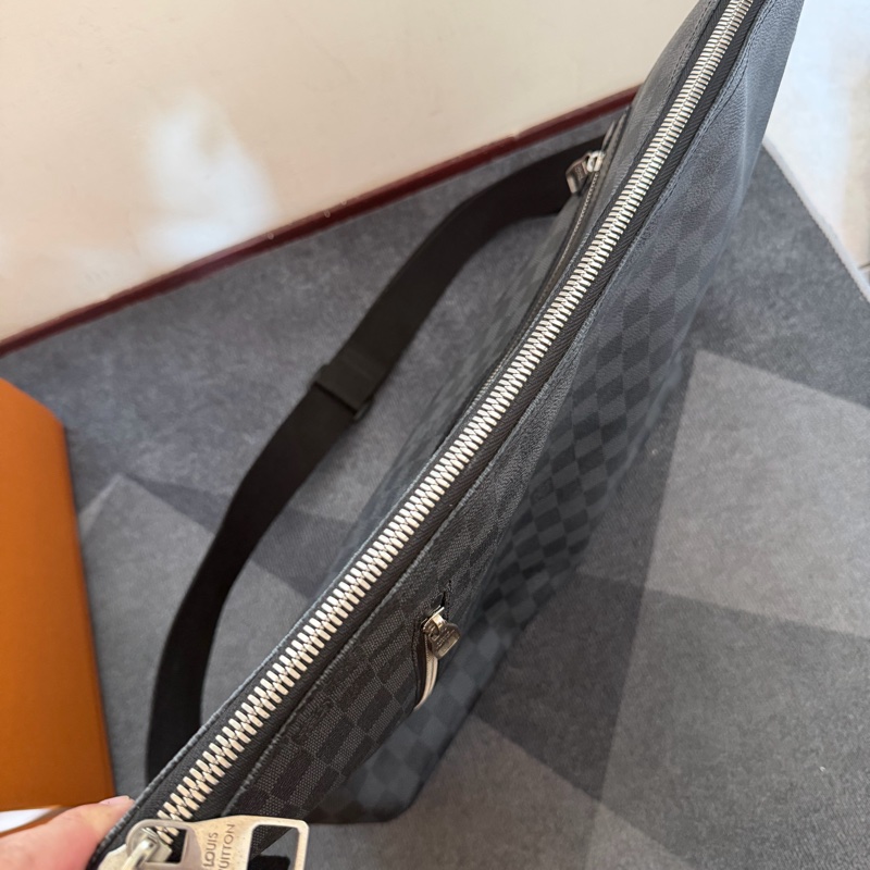 Lv棋盤格側背包(大號)-6