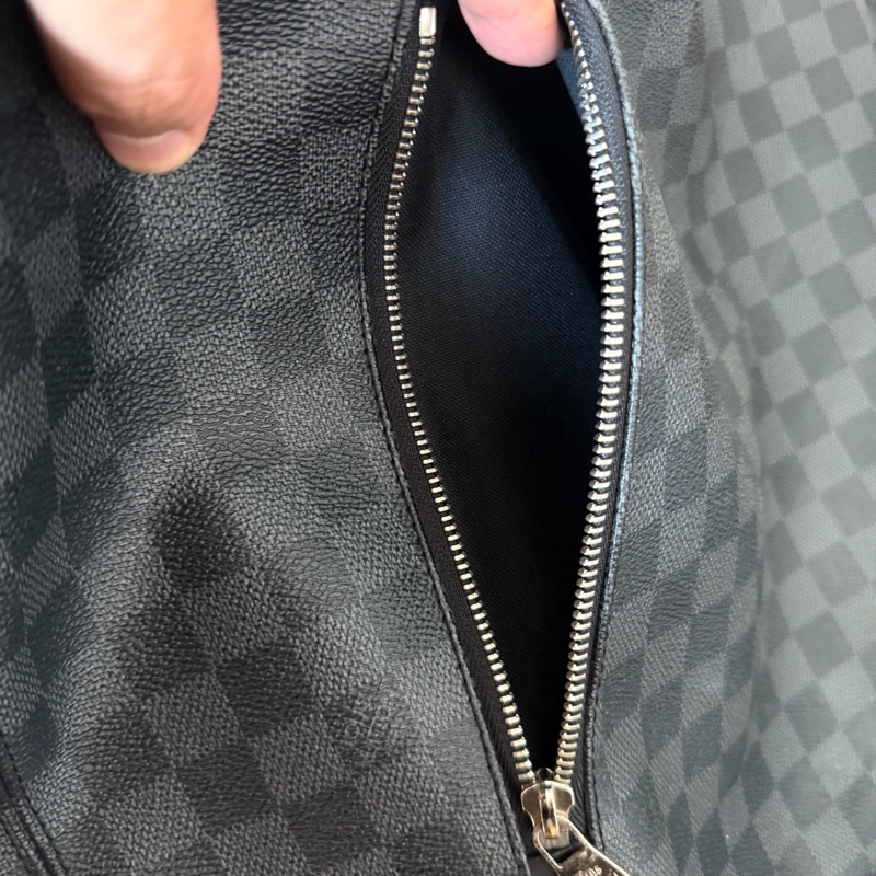 Lv棋盤格側背包(大號)-8