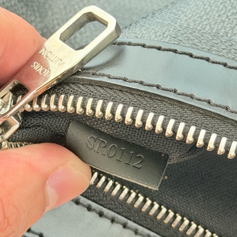 Lv棋盤格側背包(大號)-11