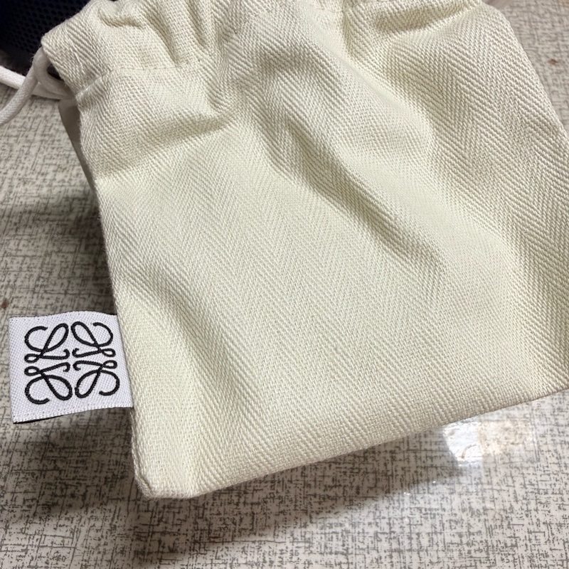 Loewe 胸針 金色-10