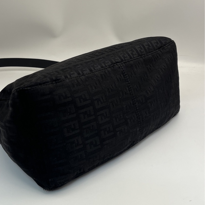 🏷️ Fendi 法棍包-8