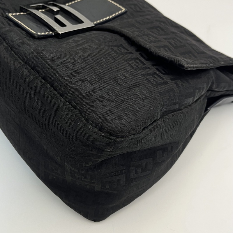 🏷️ Fendi 法棍包-18